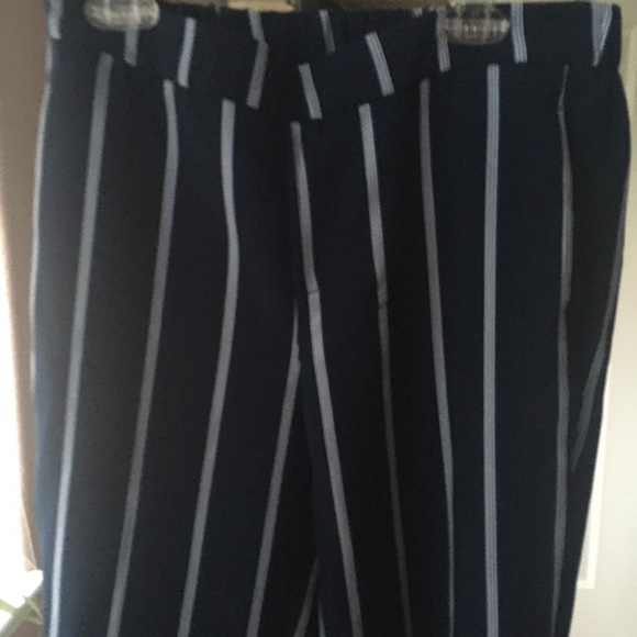 Old navy pull up pants never worn without tags - Picture 2 of 3